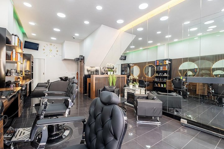 Der Salon im Weitwinkel